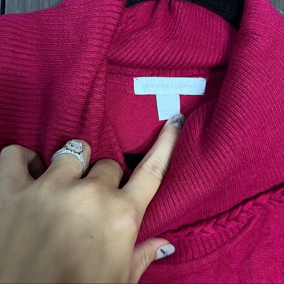 '🌼3/$30🌼New York & Company Pink Cowl Neck Cold Shoulder Sweater Size Small - Picture 6 of 16